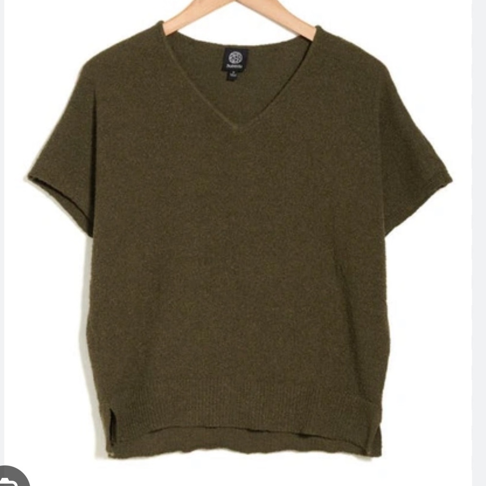 SALE ⭐️⭐️⭐️ Bobeau Khaki V-Neck short sleeved Sweater, M